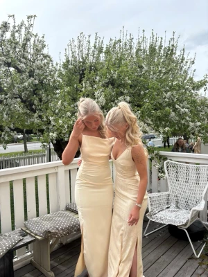 Adoore balklänning  - Säljer nu min fina adoore balklänning, endast använd en gång💕💕 storlek 36