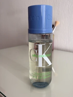 Calvin Klein bodymist coconut - Har använts ett par gånger men är fortfarande i ny skick. 