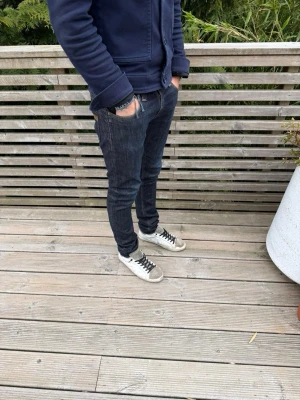 Nudie jeans - Nudie jeans - Modell: skinny Sam - Storlek: W27/L32 - skick: 9/10 - Nypris runt 2000kr