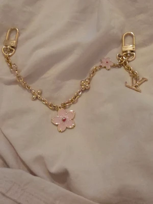 Murakami Cherry Blossom bag charm - Inga synliga spår av användning. Har tyvärr inte boxen.