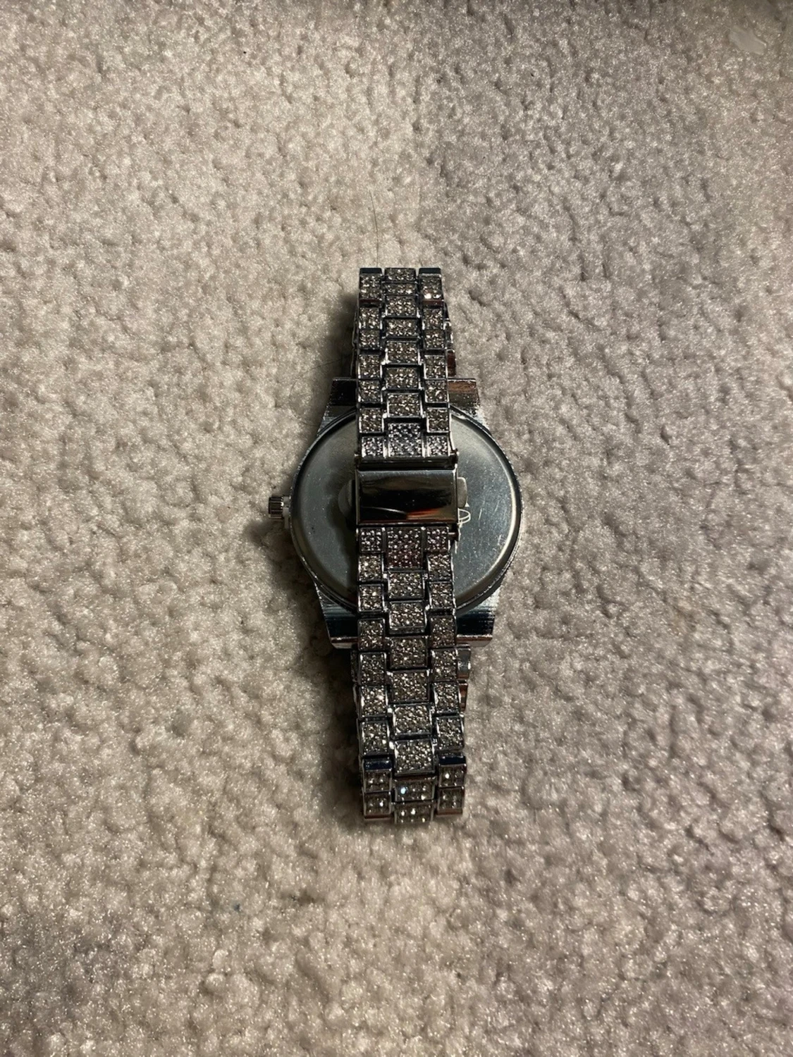 Silverfärgad klocka med glittrigt armband - 1