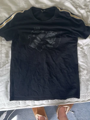 Aik tshirt - Aik tshirt ifrån un som inte säljs längre, sprillans ny och i storlek s.
