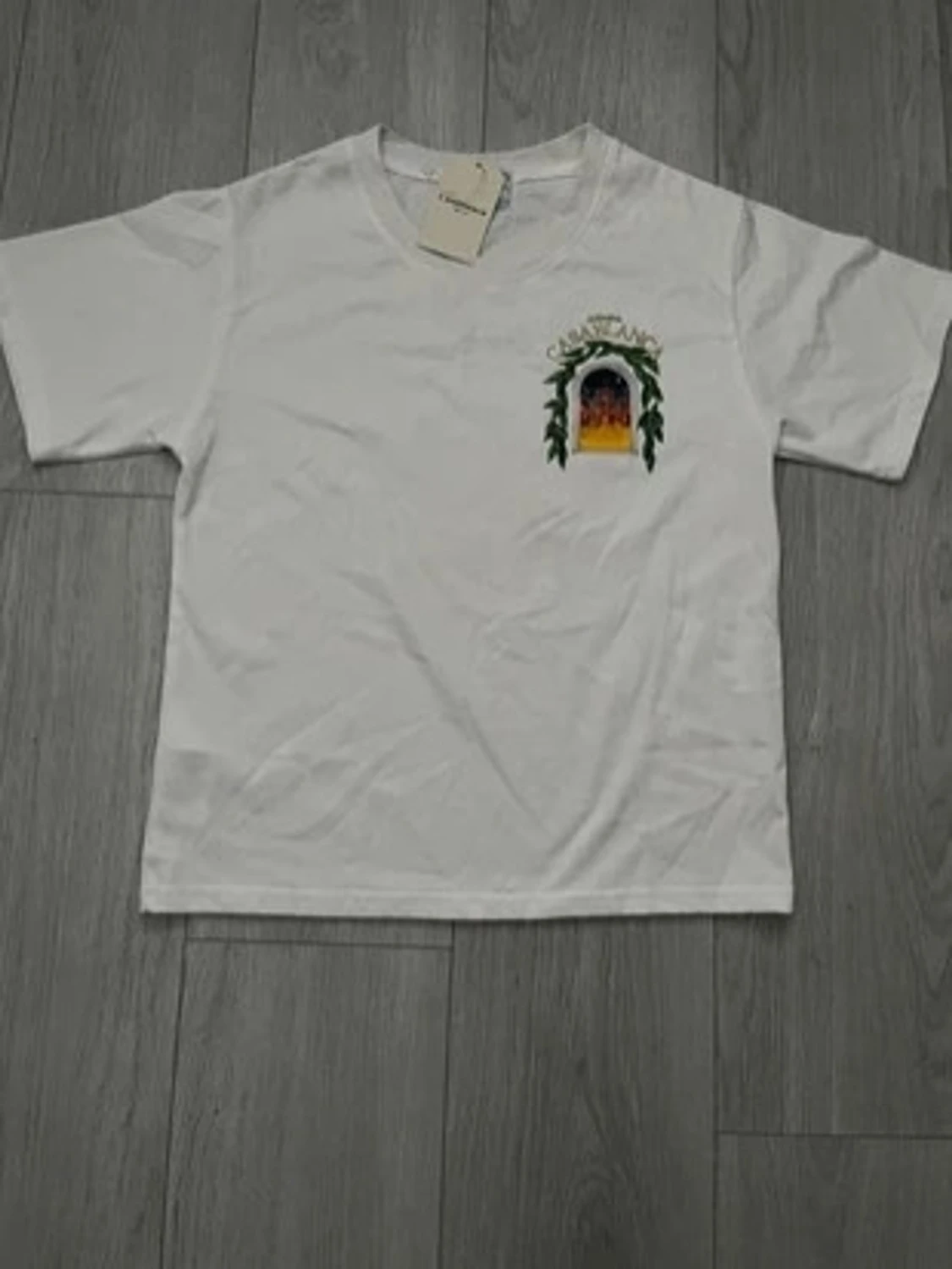 Vit t-shirt med tryck fram