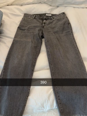 Jeans - Nypris på bild. Pull&Bear 34/32