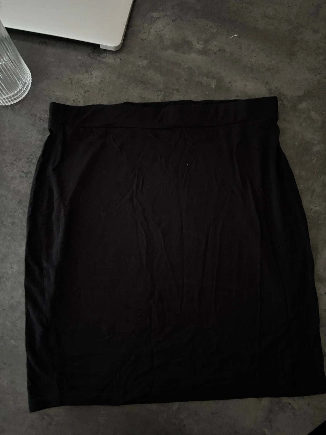 Svart enkel kortkjol