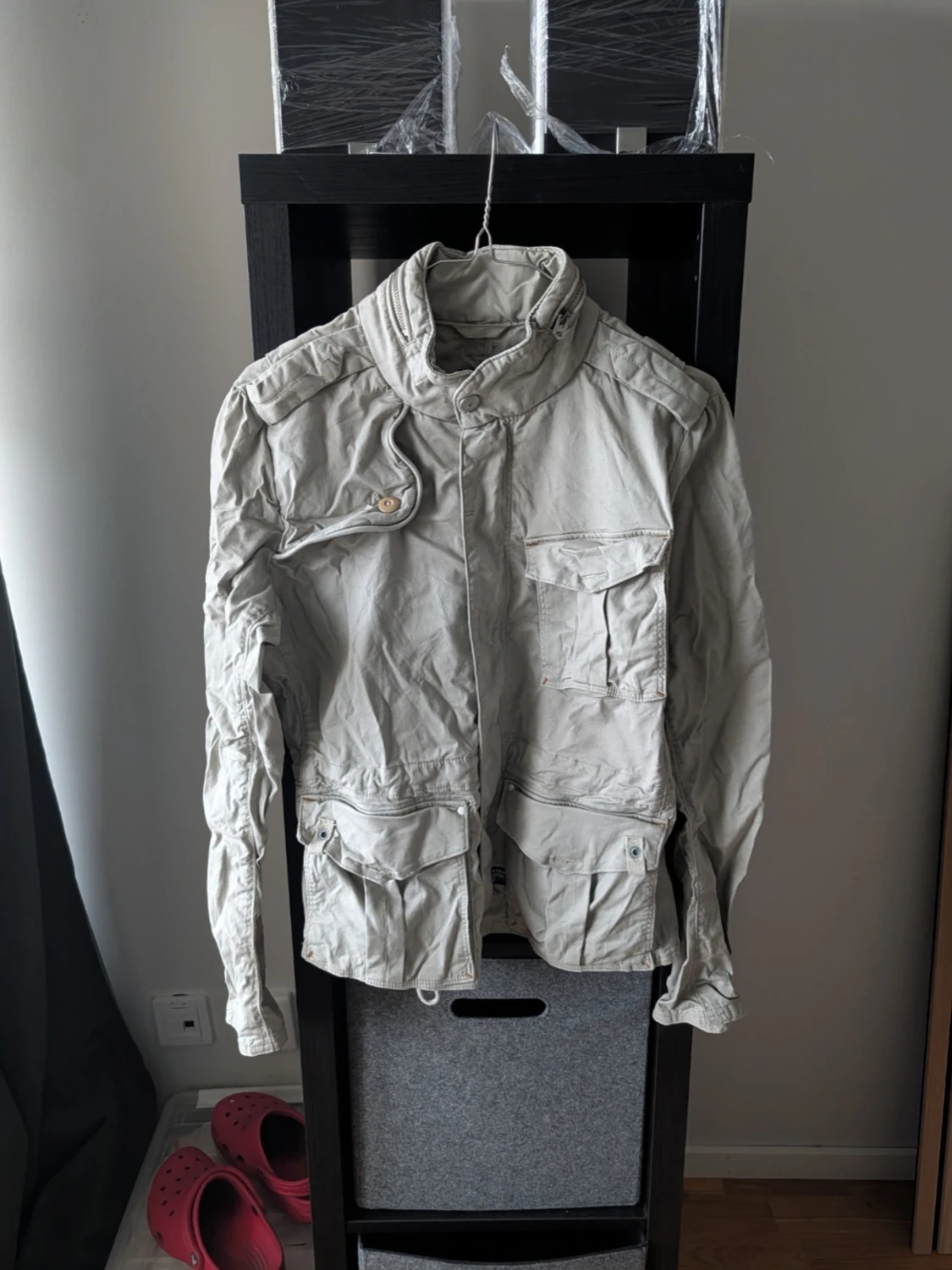 Beige utilityjacka med fickor