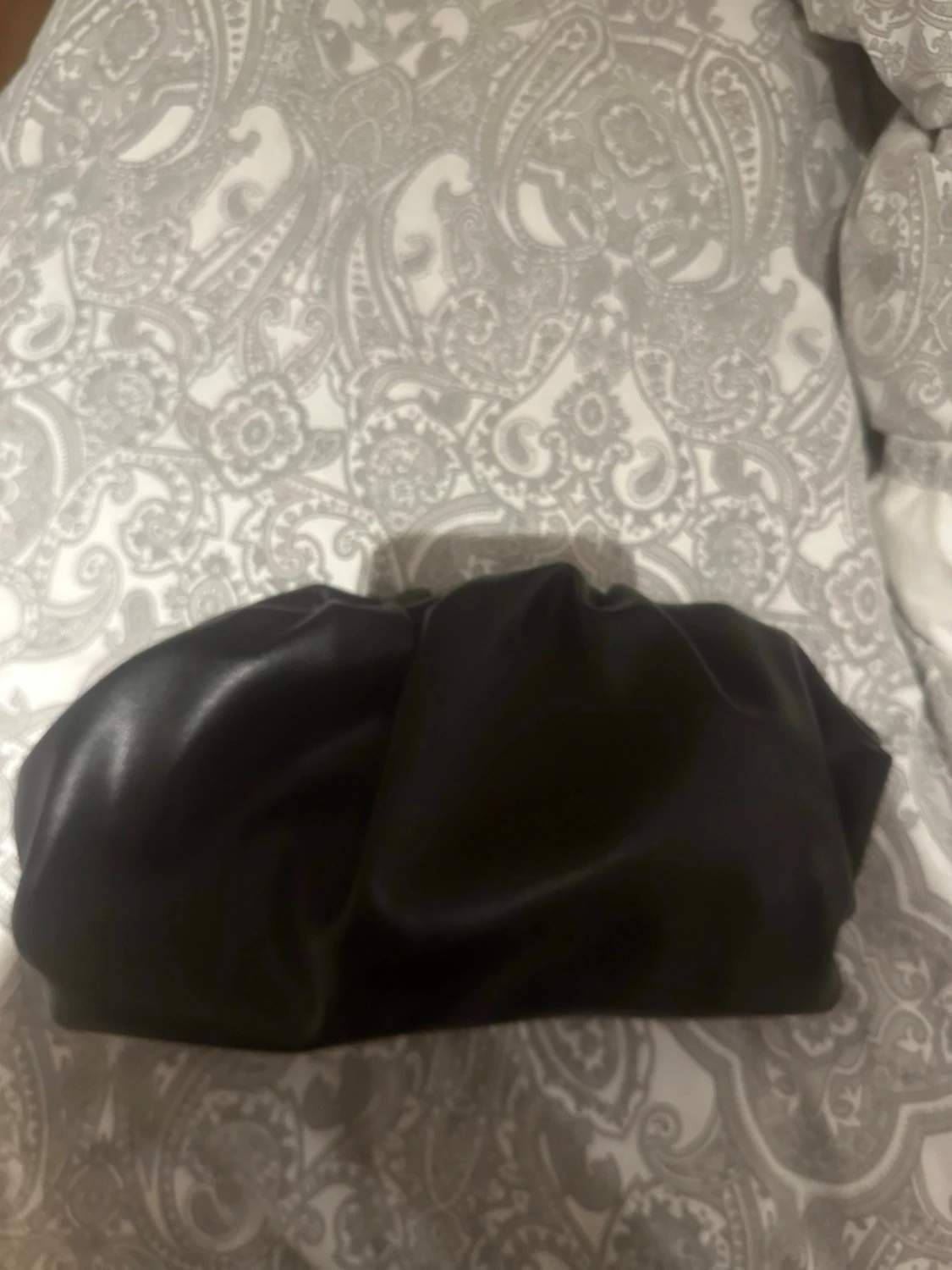 Svart kuvertväska i fejkläder - 1