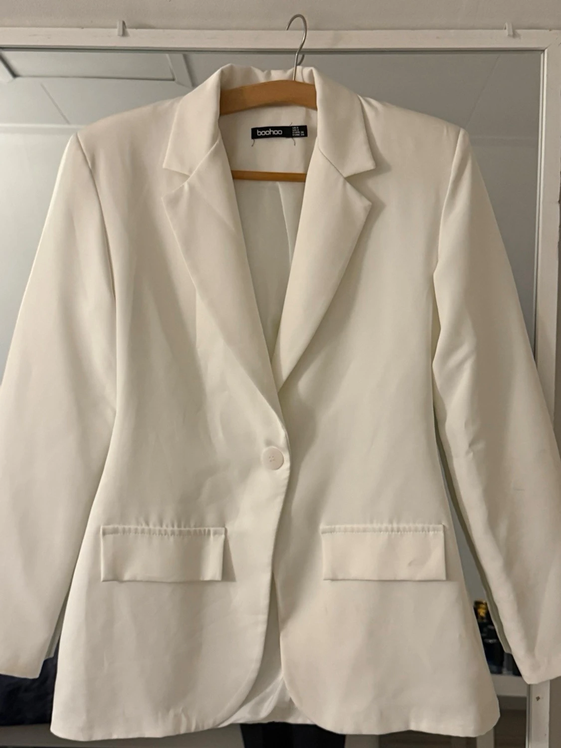 Vit kavaj från Boohoo - 1