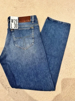 T/J Tiger of Sweden helt nya med lappar kvar - Nya jeans som tyvärr inte passade. Strl w29 l30. Modell straight leg. Nypris 1499kr.