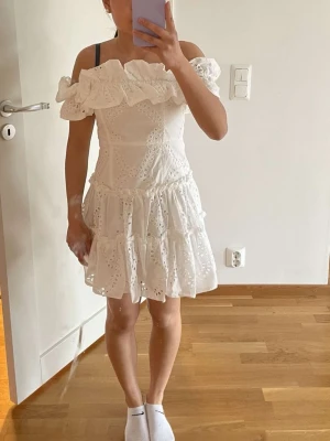 SÖKER - söker denna klänning från zara, helst i storlek s