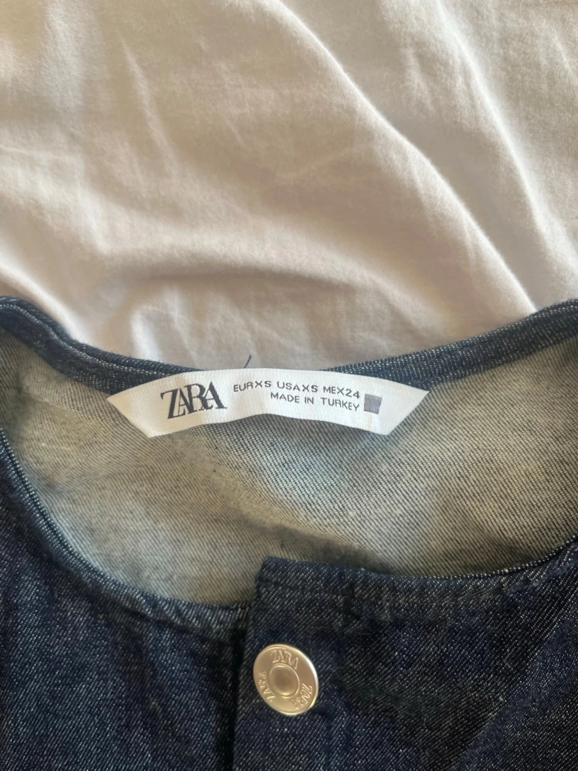 Mörkblå jeansblus med puffärm - 3