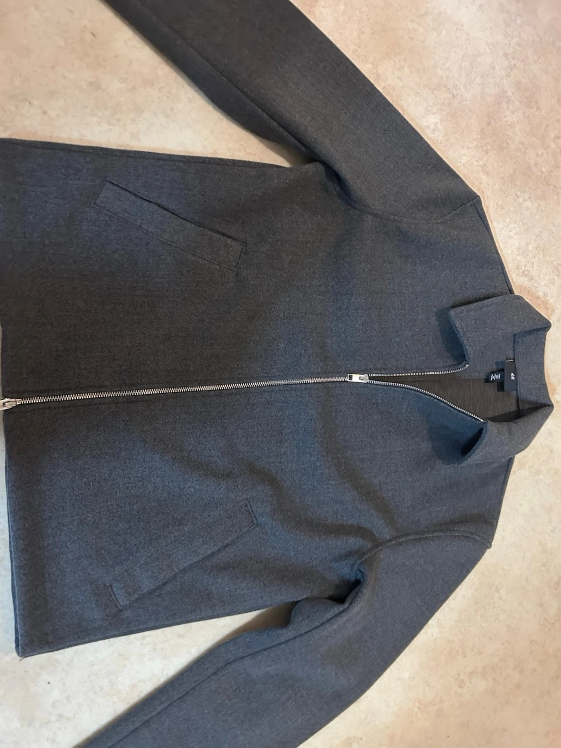 Mörkgrå jacka från H&M med dragkedja