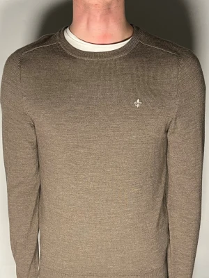 Morris merinoull tröja - Säljer en riktigt snygg och trendig Morris tröja i 100% merinoull och i fint skick, storlek S, vid frågor är det bara att skriva //Gramenti