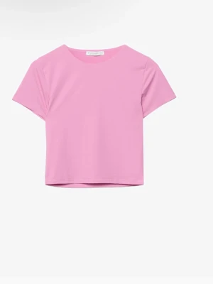 Rosa croppad t-shirt från Stradivarius - En enkel och stilren rosa croppad t-shirt från Stradivarius. T-shirten har rund halsringning och korta ärmar. Tillverkad i mjuk bomull som känns skön mot huden. Perfekt till jeans eller kjol för en avslappnad look.