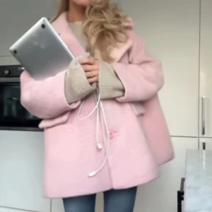 Rosa Ganni kappa - LÅNADE BILDER!! kappa från ganni