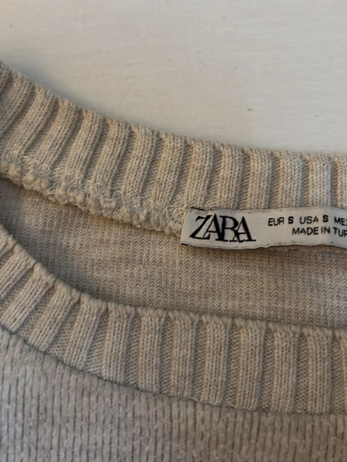 Beige stickad topp från Zara - 1