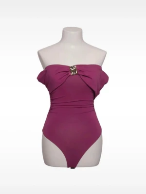 Body Zara  - Snyggaste bodyn från Zara, perfekt nu till sommaren!! i storlek M, skulle säga att den passar S bättre då den är mindre i storleken! Fint skick säljer direkt för 199kr via köp nu!!😍💞