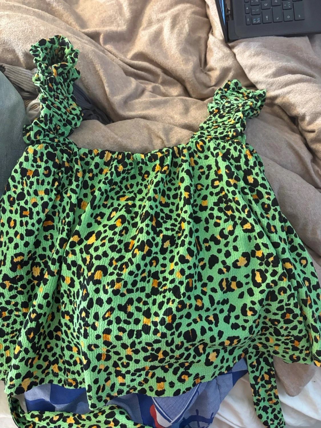 Grön leopardmönstrad linnetopp