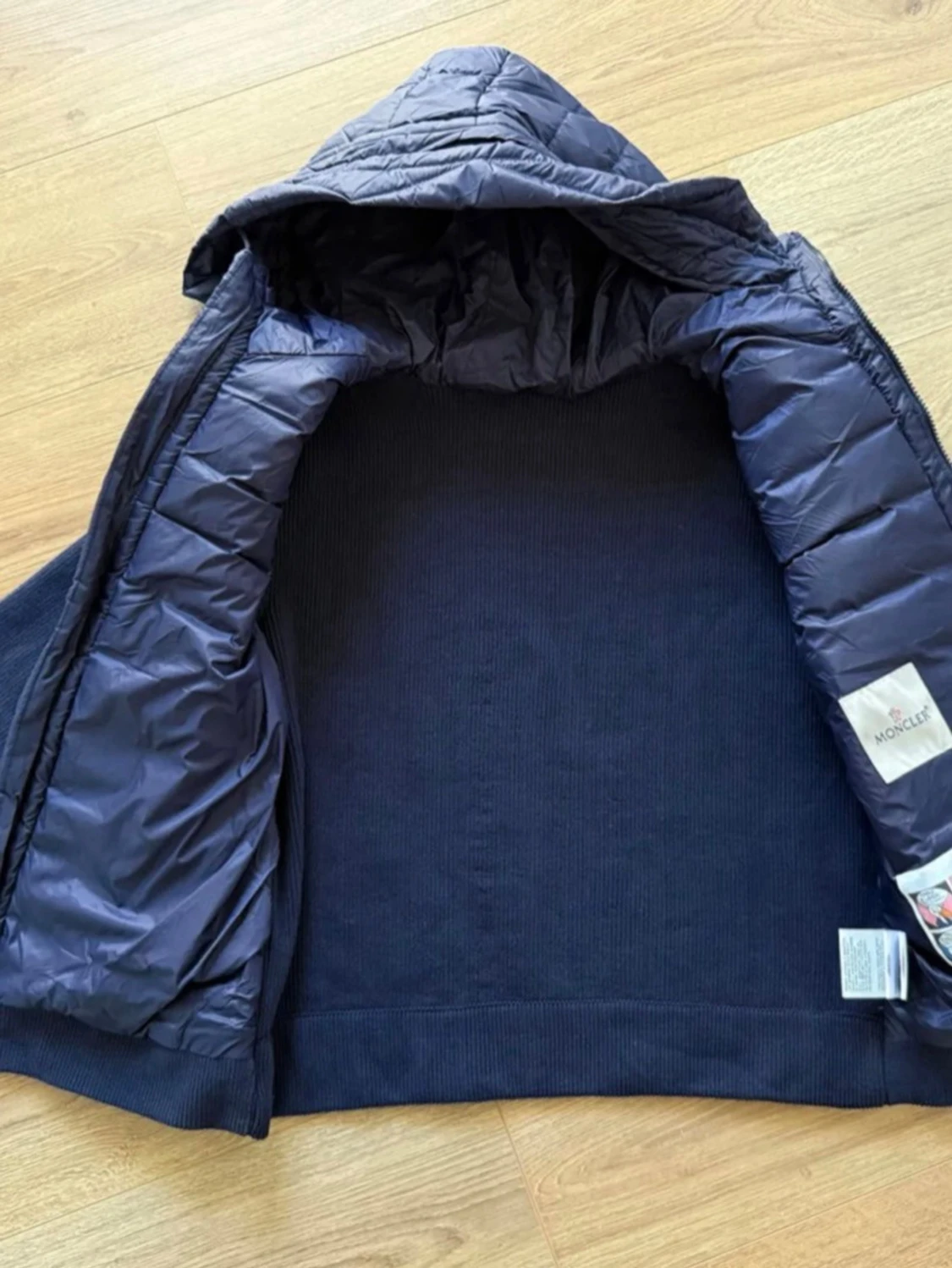 Mörkblå pufferjacka från Moncler - 1