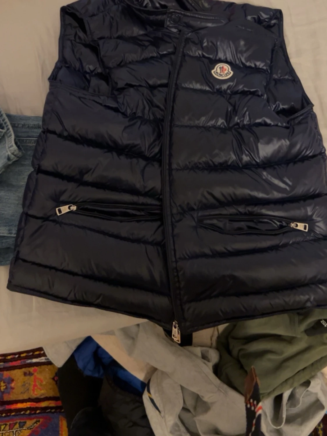 Mörkblå dunväst från Moncler