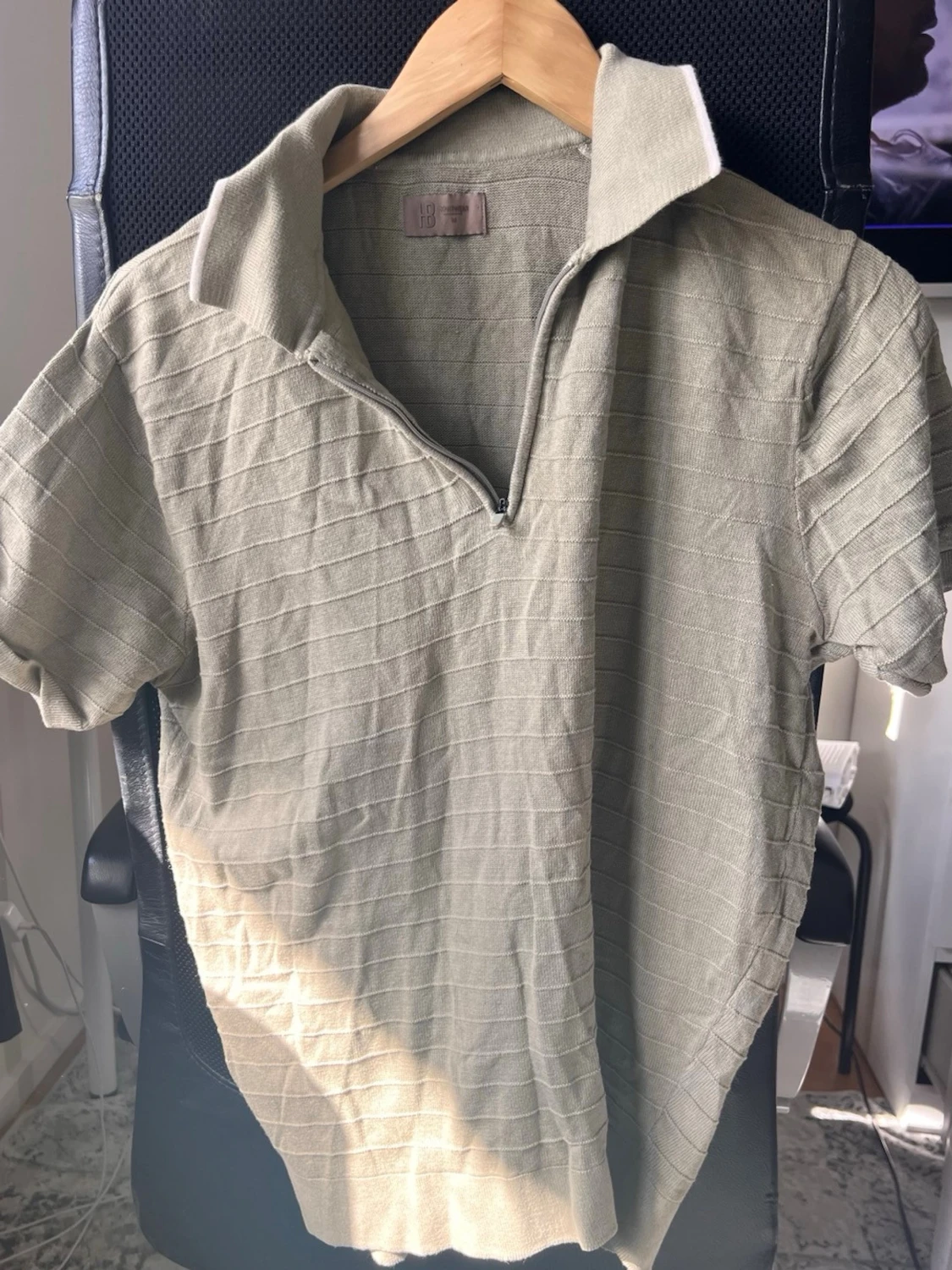 Beige ribbad polotopp med krage - 1
