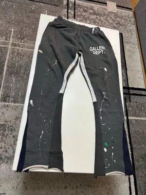 Gallery dept mjukis - Säljer gallery dept mjukis oanvända i nyskick 