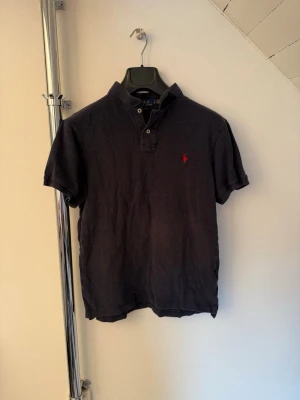 Polo Ralph Lauren piké  - Tjabba! Säljer nu denna polo pikén i storlek L (barn!) den är i ett bra skick, inga defekter om ni har några tankar eller funderingar så är det bara att höra av sig!😄