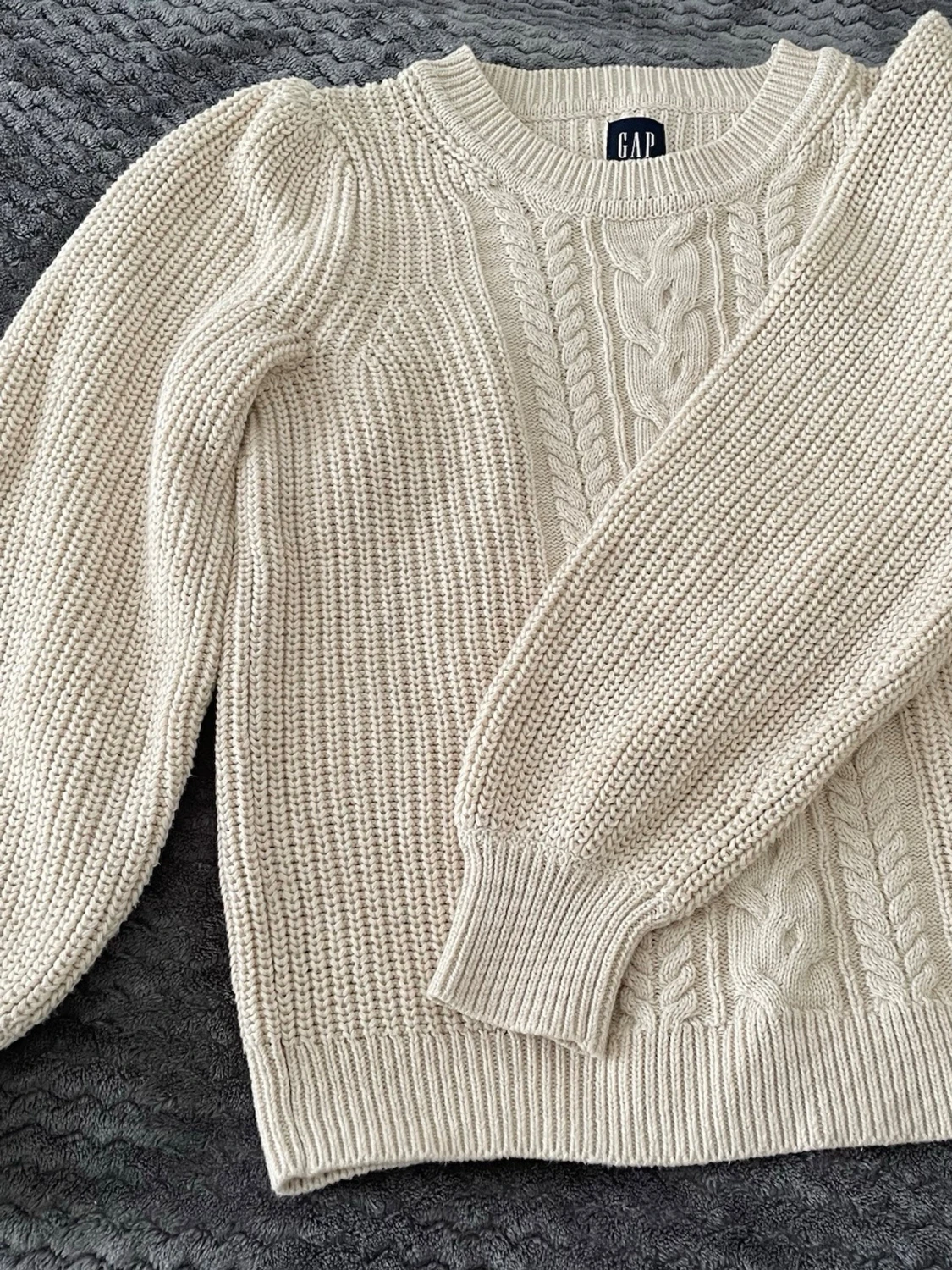 Beige kabelstickad tröja från GAP - 2