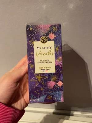 Yves rocher my shiny vanilla parfym - Yves rocher my shiny vanilla edt 100ml. I orginalförpackningen, även inplastad. Limited edition.