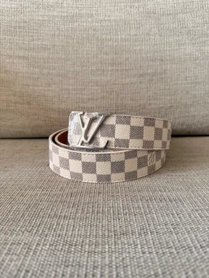 Olika lvbälten - Lvbälten 110cm skriv vilken du är intresserad av så hör jag av mig👍