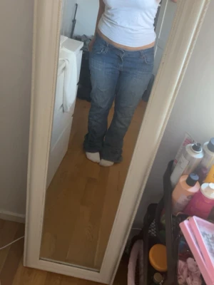 Vintage jeans  - Säljer dessa cooola lite vintage aktiga jeans, tyvärr vet jag inte storlek då de mammas gamla och hon glömt bort