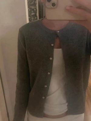 Söt stickad kofta  - Söt stickad kofta från Zara som ej säljs längre💓