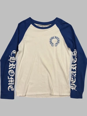 Chrome Hearts Tröja - Fin tröja som passar s-m. Lite ”slitage” vid axeln annars fint skick. <3