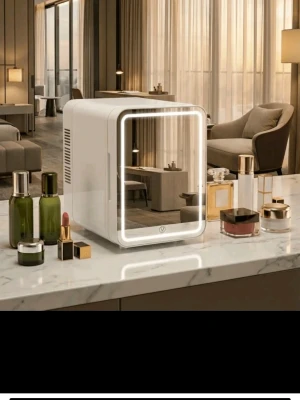 kylskåp  - säljer ett mini kylskåp jag köpte den för aa ni kan se priset där men jag säljer den för lite mindre 400kr helt ny testa den bara, den funkar bra som den ska men jag har för lite plas för den.