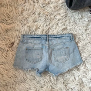 A20 Superlågmidjade jeansshorts - Tally weijl jeansshorts midja ca 39 rakt över