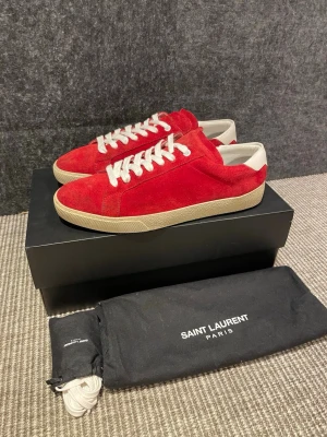 Saint Laurent skor - Hej! Säljer nu dessa svin snygga ysl skor. Skorna är i grymt skick! Begränsat antal boxar och dustbags. Hör av dig vid frågor.