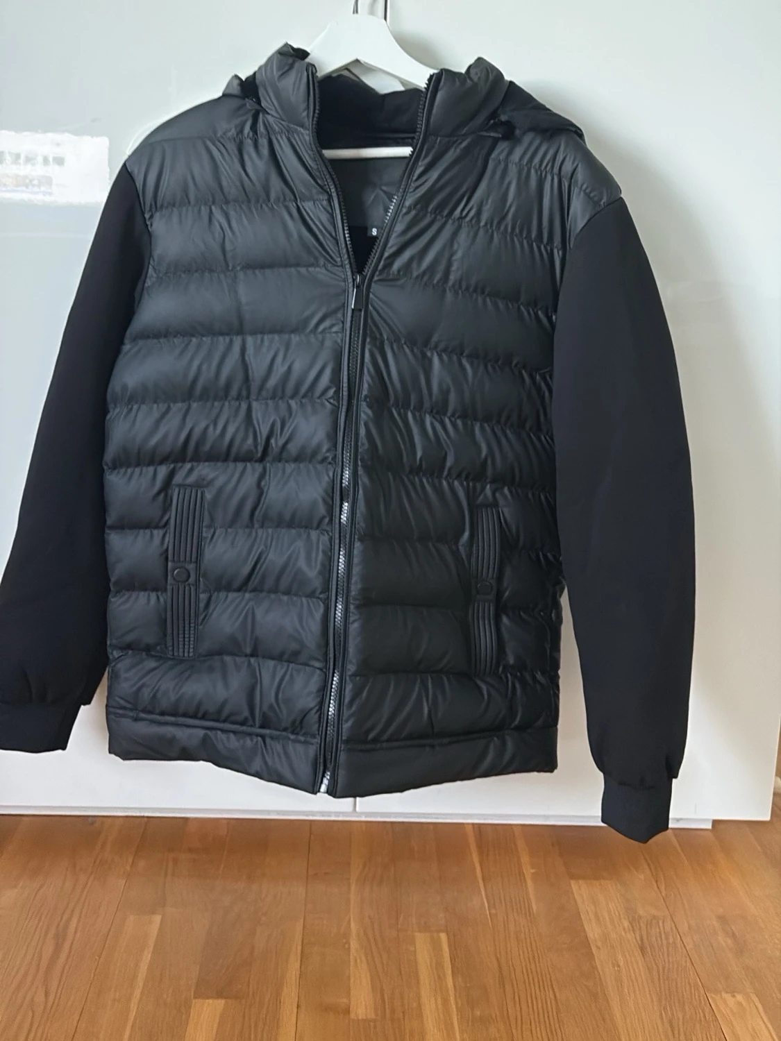 Svart quiltad hoodie-cardigan