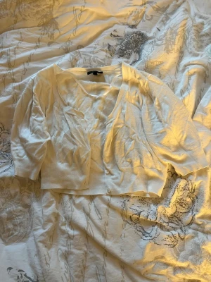 Vit Bolero - Jätte söt vit bolero från Kappahl