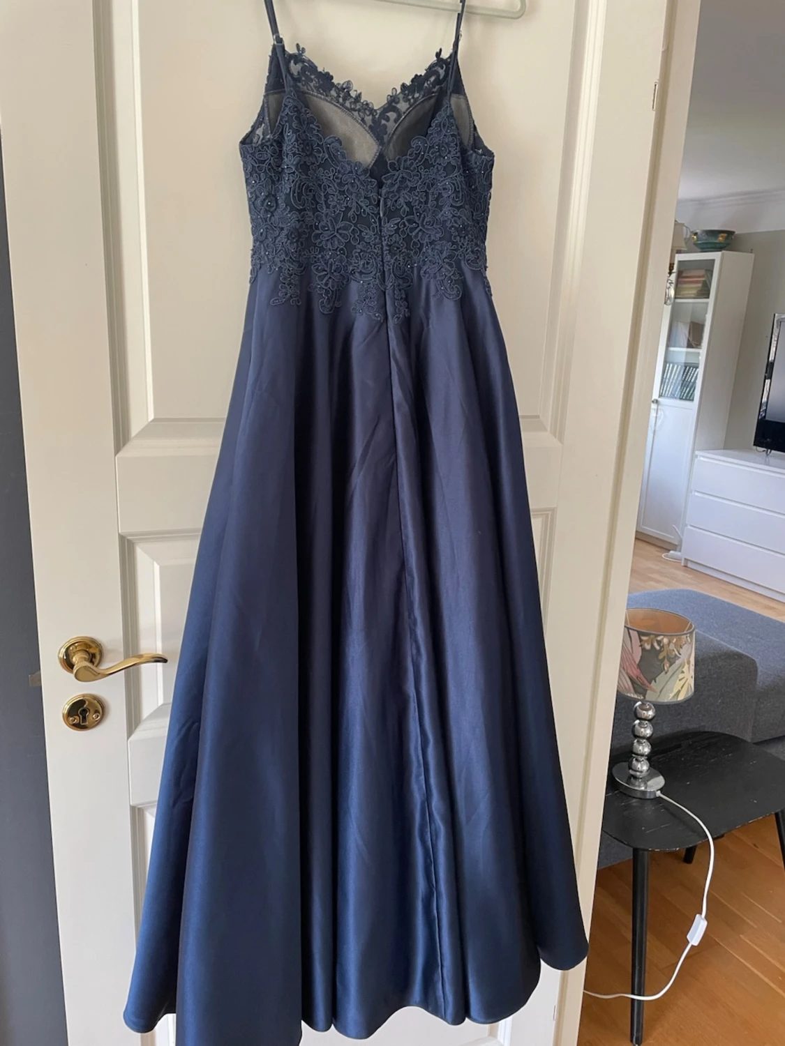 Marinblå långklänning med spets - 4