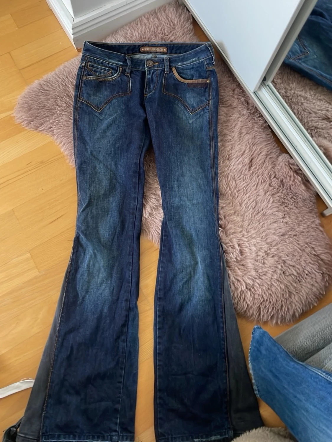 Mörkblå bootcut jeans med låg midja gjord själva  - 4
