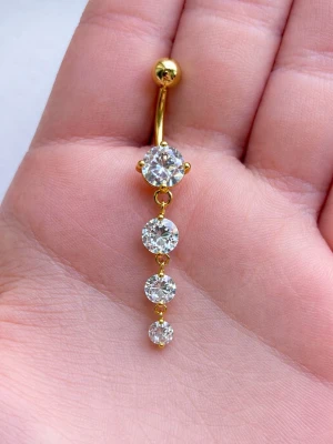 ⚜️NY Oanvänd navelpiercing i 316L Kirurgiskt stål⚜️ - 🔥 ERBJUDANDE: Få 30% rabatt när du köper 2 valfria piercingar! 🔥  Passa på att fynda och uppdatera din smyckessamling 💖 Skicka ett meddelande vid intresse eller frågor!