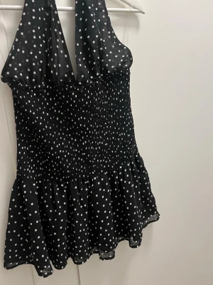 Peppermayo - Prickig halterneck klänning🖤M/L