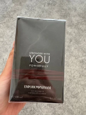 Emporio Armani Stronger With You EdP - Armani Stronger With You Powerfully 100ml ny i förpackning. Hör av dig vid intresse 