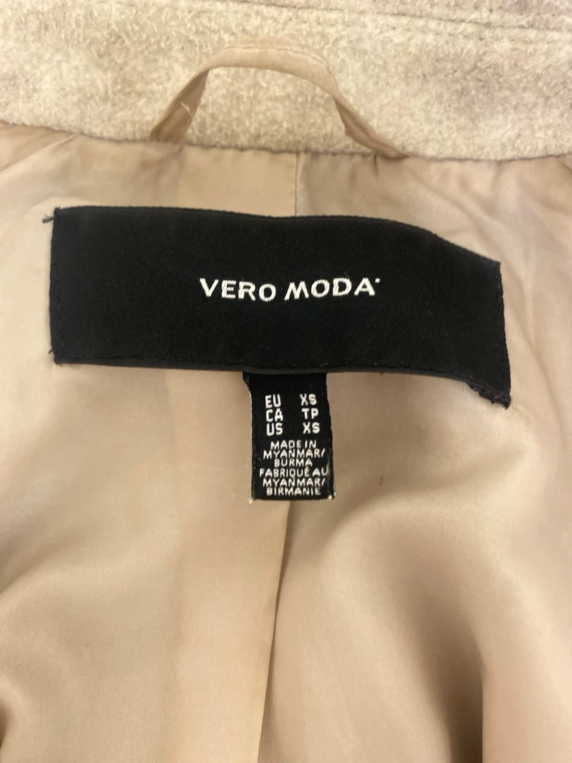 Beige kappa från Vero Moda med skärp - 1