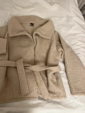 Begie vår kappa  - Helt ny begie fluffig kappa med knyt