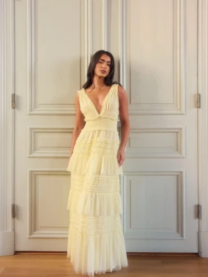 Balklänning - ljusgul S  - HELT NY! Superfin oanvänd klänning, perfekt inför balen. Pris kan diskuteras!!! 