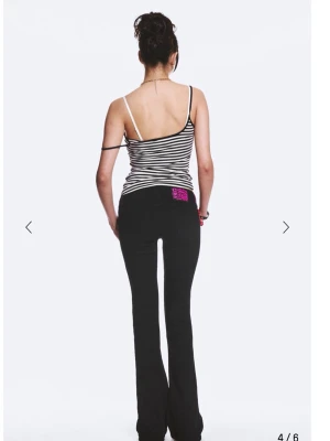 Jeans - Säljer dessa jeans i fint skick inga defekter
