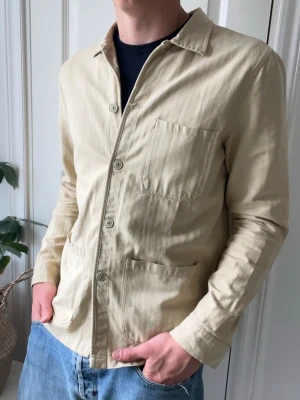 A days march overshirt  - A days march overshirt, Inga defekter! Modellen i bilderna är 190 cm 90 kg och bär Storlek M , Kom med frågor! 🌟 (Kan gå ned i pris vid köp av paket 😉) 