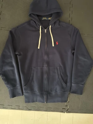  Ralph Lauren Zip - Jag har använt den. Inga skador eller liknande på tröjan. Storlek S