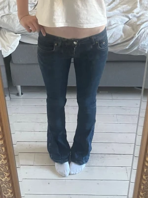 Lewis Jeans💙 - Jätte snygga jeans som inte används, de är omsydda från skinny💌 inga täcken på slitage, jag är 166🌟öppen för att gå ner lite i pris